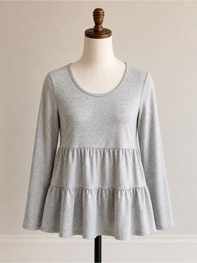 love, Fire Light Gray Tiered Scoop Neck Long Sleeve Tunic